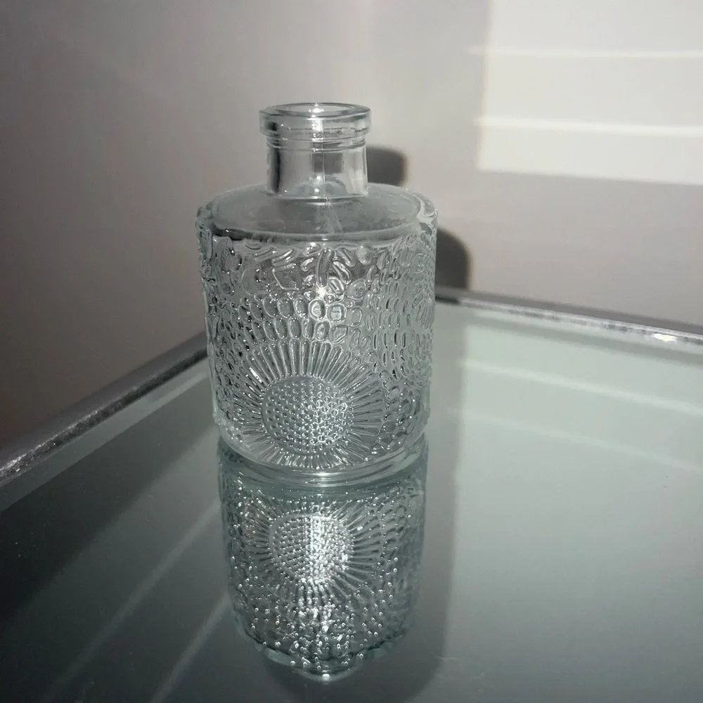 Small diffuser glass vase